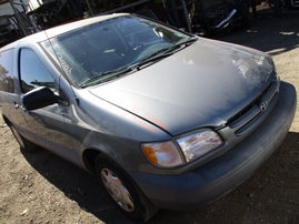 1998 TOYOTA SIENNA LE PEARL GREEN 3.0L AT Z16413